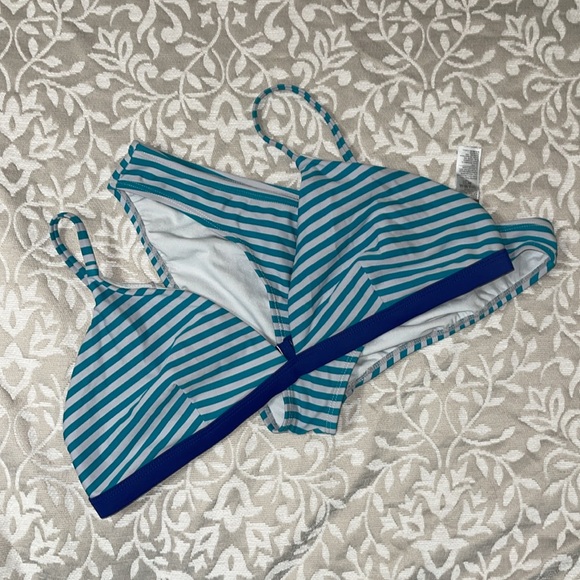 Old Navy 2 piece swim suit - Picture 8 of 8